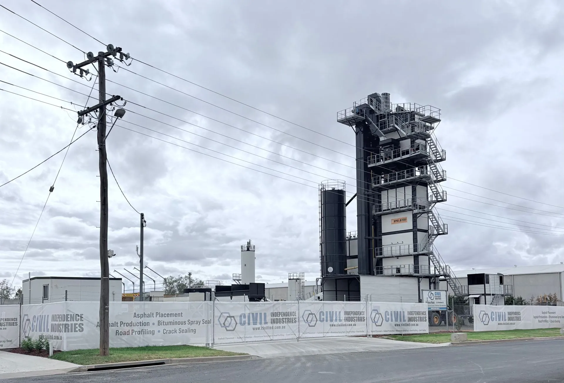 The Civil Independence Industries batch asphalt plant at Parkes, New South Wales
